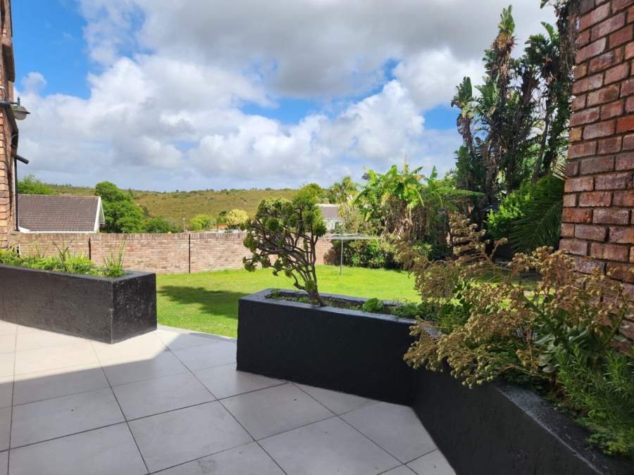 5 Bedroom Property for Sale in Loerie Park Western Cape